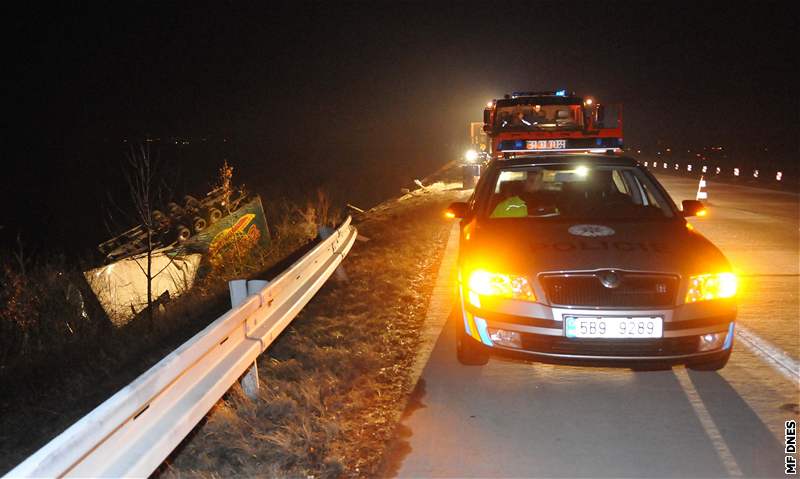 Sráka dvou kamion na dálnici nedaleko Velkých Pavlovic.