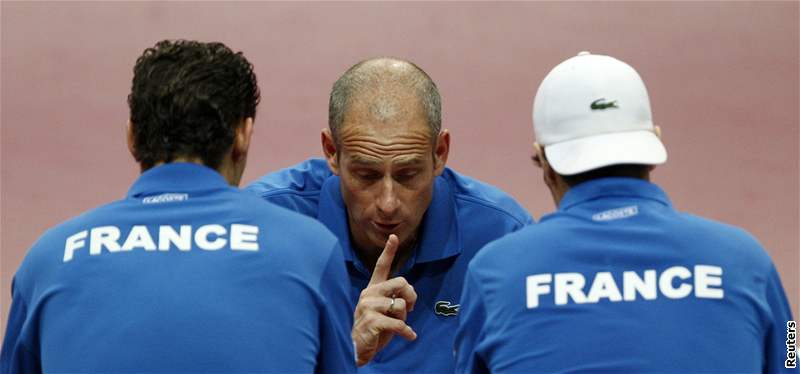 Tomá Berdych (vlevo) a Radek tpánek ve tyhe Davis Cupu proti Gasquetovi s Llodrou