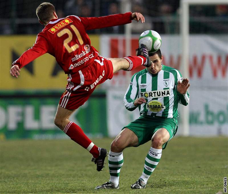 BOHEMIANS SLAVÍ. Radost v podání hrá Michala Pávka a Jiího Rychlíka.