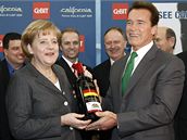 Arnold Schwarzenegger a Angela Merkelová pi zahájení veletrhu CeBit