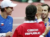 Tomá� Berdych a Radek �t�pánek se radují z výhry