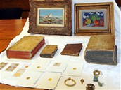 Policie zajistila umlecké pedmty, ukradené loni v listopadu v muzeu v Novém Bydov (9. bezna 2009)