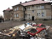 Dm v Chomutov zniený nepizpsobivými obyvateli