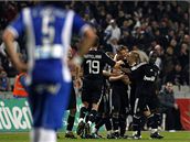 Fotbalisté Realu Madrid se radují z gólu proti Espa�olu Barcelona