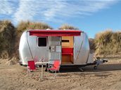 Karavany firmy Airstream jsou nezam�nitelné svými oblými tvary.