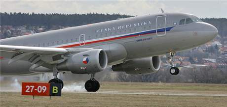 Speciál Airbus 319CJ eského letectva je jedním z letoun, kterým by ministr Vondra mohl lett.