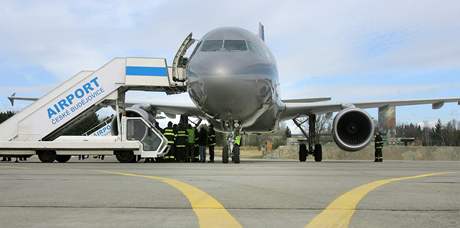 Na eskobudjovickém letiti pistál vládní speciál Airbus A - 319. (18. bezna 2009)