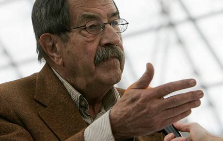 Günter Grass se chce k afée vyjádit v pátek na práv zaínajícím kniním veletrhu v Lipsku.