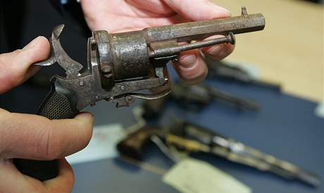 Revolver belgick vroby z roku 1860, kter lid odevzdali pi akci zvan Amnestie zbran 