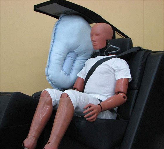 Nový airbag pro zadní sedadla od Toyoty