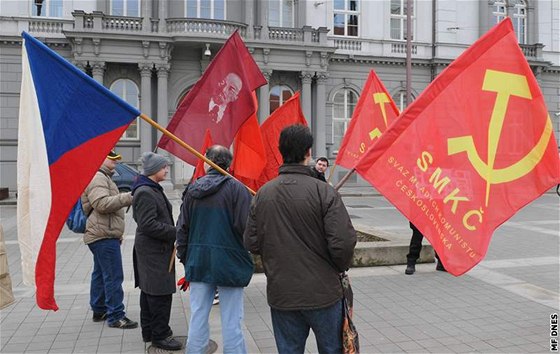 ady komunist i jejich píznivc stále ídnou. Za pár let tak moná budou mít problém dostat se do parlamentu i zastupitelstev. Ilustraní foto