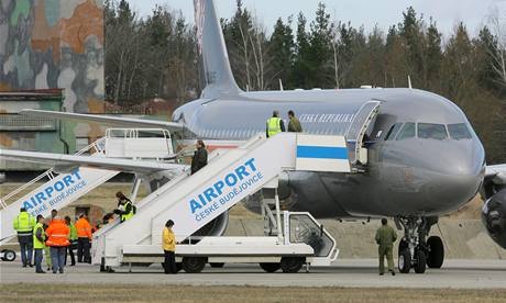 Na eskobudjovickm letiti pistl vldn specil Airbus A - 319. (18. bezna 2009)