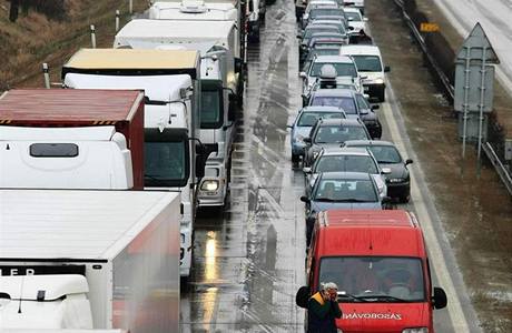 Poslanci by mli rozhodovat napíklad o rozíení mýtného i na auta od 3,5 tuny. Ilustraní foto