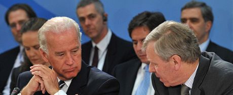 Americký viceprezident Joe Biden a generální tajemník NATO Jaap de Hoop Scheffer