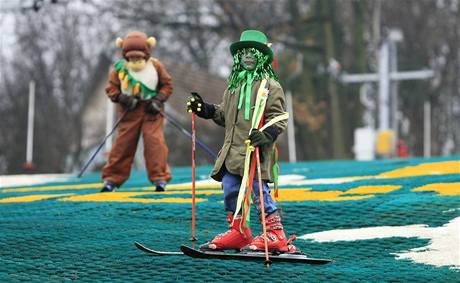 Sjezdovka v Němčičkách ukončila sezonu karnevalem. Na dvě desítky dětí se naposledy v maskách svezly na nejníže položené sjezdovce v Česku, která leží v nadmořské výšce 200 metrů mezi vinohrady.