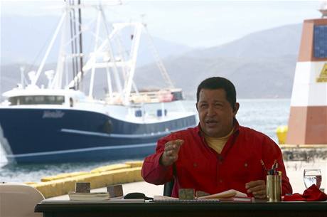 Venezuelský prezident Hugo Chávez bhem vysílání vlastního televizního poadu "Alo Presidente" (16. 3. 2009)