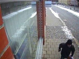 Mu, kterého policie podezírá z pepadení smnárny v centru Olomouce