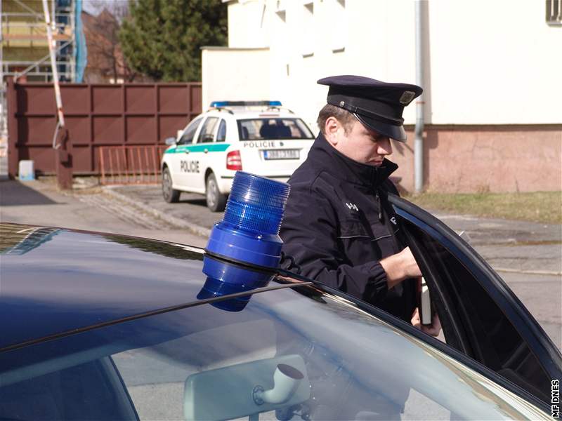 Automobil mue ze Znojma, který pouíval majáky a dalí signální zaízení shodné s vozy kriminální policie