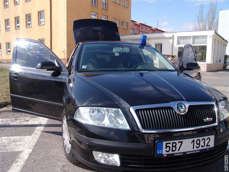 Automobil mue ze Znojma, který pouíval majáky a dalí signální zaízení shodné s vozy kriminální policie