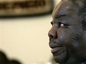 Morgan Tsvangirai pi bohoslub za svou manelku, která zemela pi autonehod (10. bezna 2009)