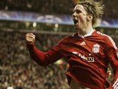Fernando Torres z Liverpoolu se raduje z gólu do sít Realu Madrid
