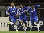 Juventus - Chelsea, Zleva: Essien, Obi Mikkel a Drogba oslavují gól.