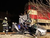 Nehoda renaultu na pejezdu ve Starém Mst (17. bezna 2009)
