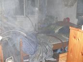 Zábry z bytu v panelovém dom v Kladn, kde hasii likvidovali nad ránem poár (17. bezna 2009)