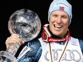 Norský sjezda Aksel Lund Svindal s velkým kiálovým glóbem