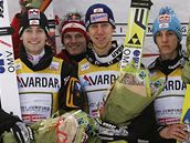 Vít�zný tým Rakouska ze závodu SP v letech na ly�ích ve Vikersundu: zleva Loitzl, Morgenstern, Koch a Schlierenzauer