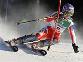 Šárka Záhrobská na trati závěrečného slalomu sezony.