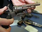 Revolver belgické výroby z roku 1860, který lidé odevzdali pi akci zvané Amnestie zbraní 