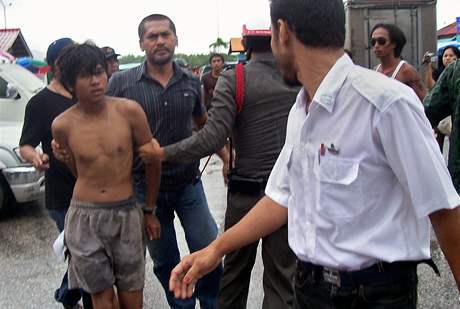 Thajsk policie zatkla mue podezel z pepaden jachty britskho manelskho pru 
