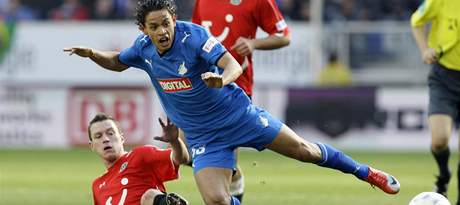 Hoffenheim Hannover: Carlos Eduardo (vpravo) a hostujc Hanno Balitsch.