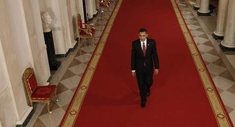 Barack Obama pichz na tiskovou konferenci v Blm dom (24. bezen 2009)