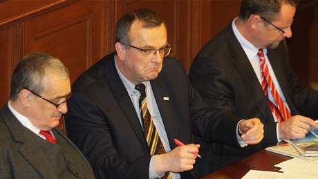 Ministi Schwarzenberg, Kalousek a íman pi hlasování o nedve vlád (24. bezna 2009)