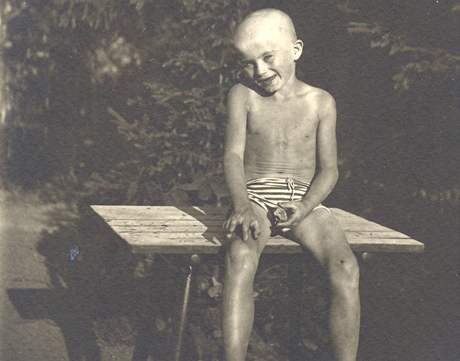 1923: Tady jet nen o velkm spisovateli nic znt. Bohumil Hrabal o przdninch, v Obanech.