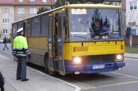 Policisté v Rajhradu si vimli autobusu, který ídil mladík se zákazem ízení. Ilustraní foto