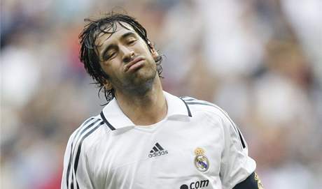 TRAPAS STOLETÍ. S okující prohrou Realu Madrid na hiti tetiligového celku nic nezmohl kapitán Raúl ani dalí slavní hrái host.