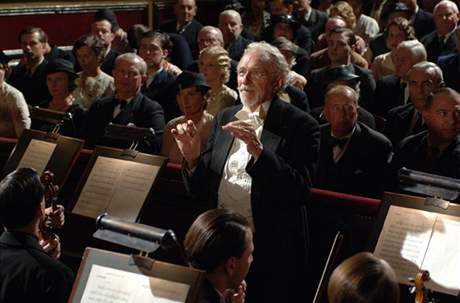 Pierre Richard, který si ve filmu Paí 36 zahrál dirigenta, pijede v dubnu do Prahy.