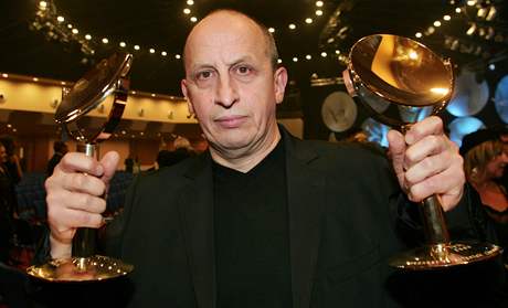 Krausovo Uvolnte se, prosím vyhrálo TýTý i v roce 2005, tehdy si cenu Jan Kraus pevzal osobn 