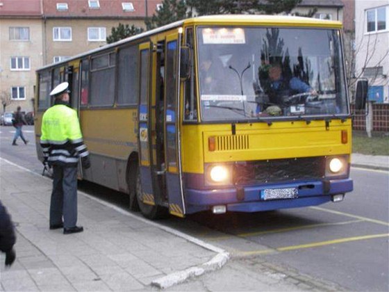 Policisté v Rajhradu si vimli autobusu, který ídil mladík se zákazem ízení. Ilustraní foto