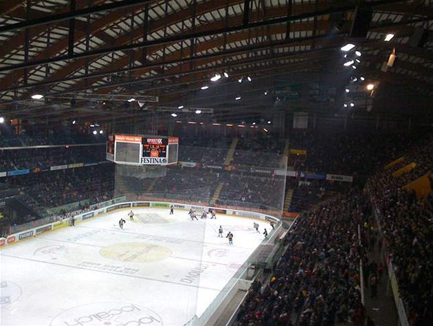 Hokejisté Bernu porazili ve �výcarském play-off Kloten. I to sázka�i pomohlo.