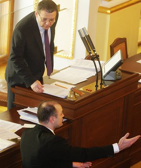Ministr vnitra Ivan Langer a místopedseda Snmovny Lubomír Zaorálek (25.3.2009) 