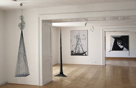 Pohledy do výstavy Stanislavy Judla, která byla v klatovské Galerii U Bílého jednoroce instalována na jae 2009