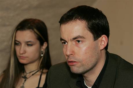 Pedseda Dlnické mládee Martin Zbela a jeho zástupkyn Lucie légrová. Foto z ustavujícího sjezdu DM.