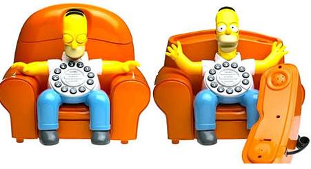 Homer Simpson na pohovce jako telefon