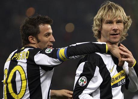 Juventus: Pavel Nedvd (vpravo) a Alessandro Del Piero.
