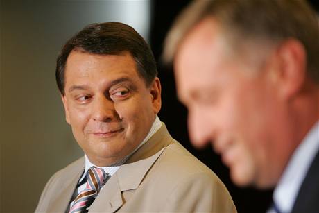 Duo lídr nejsilnjích politických stran dostalo prostor ped kamerami i ped volbami v roce 2006. Foto z bezna 2009.