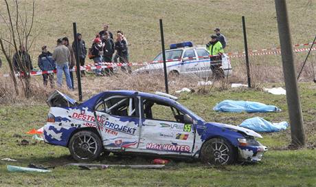 Nehoda na Valaské rallye. Závodní auto usmrtilo ti lidi. (28. bezna 2009)